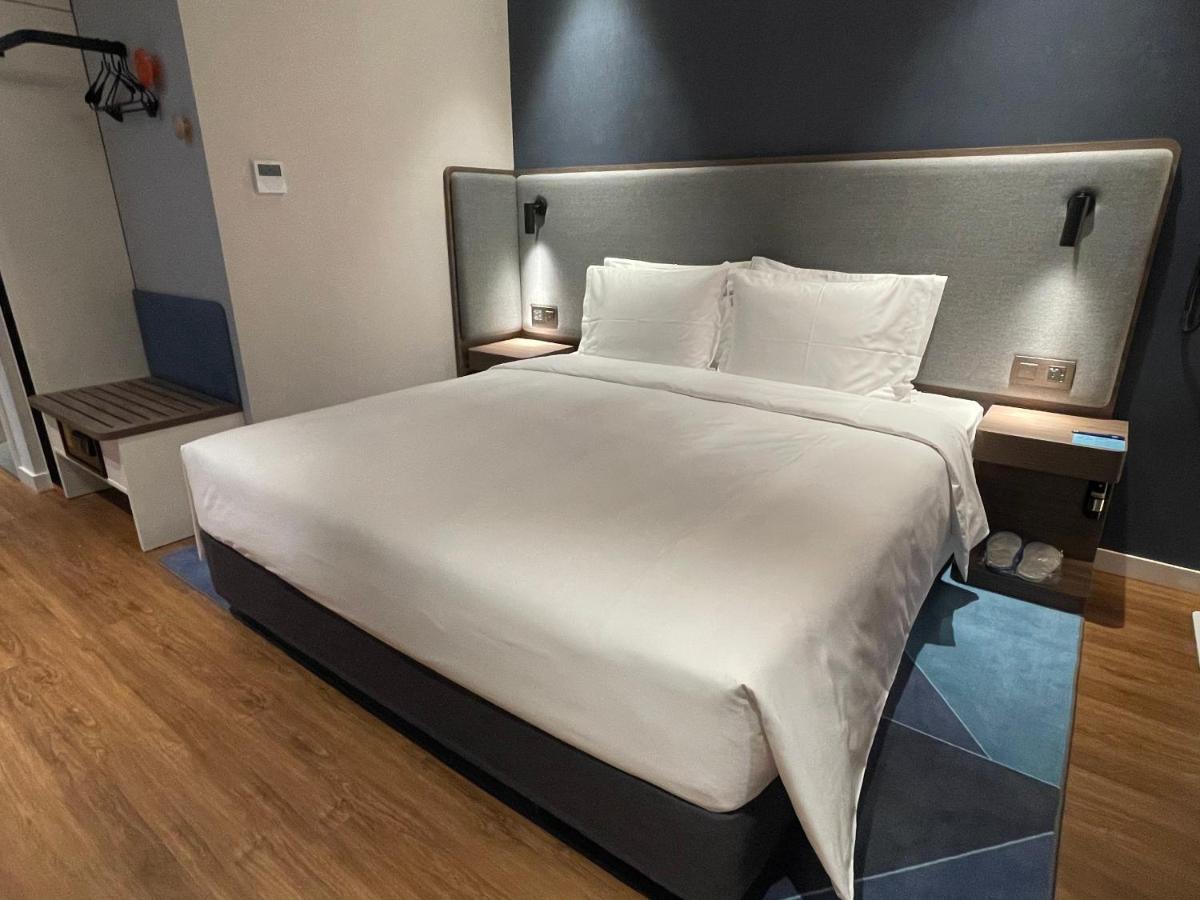 Holiday Inn Express Zhuhai Gongbei By Ihg Exteriör bild