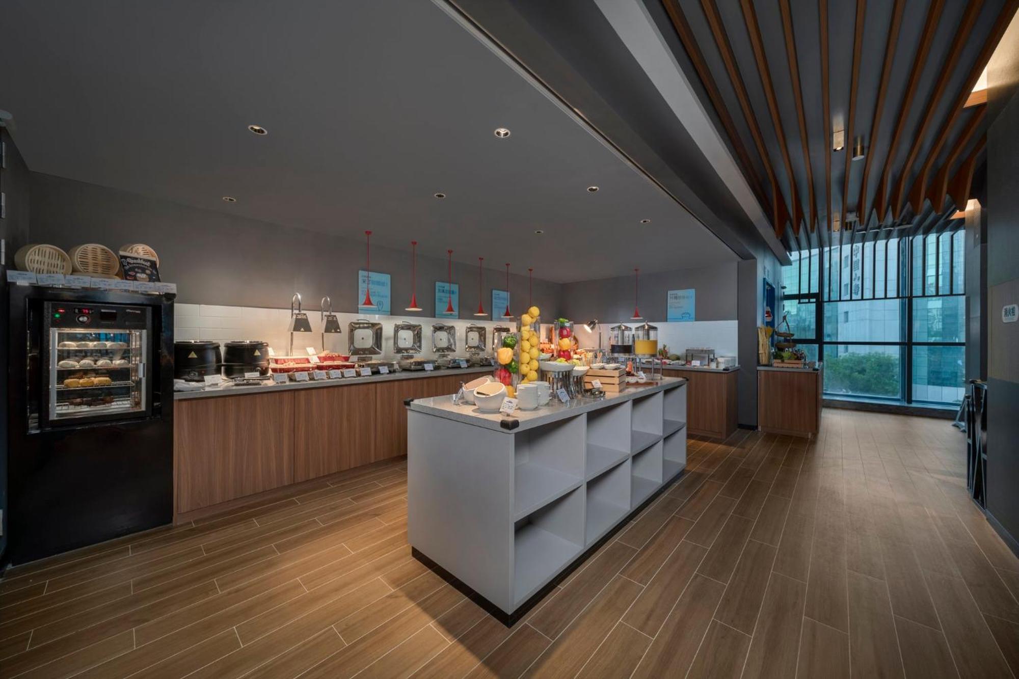 Holiday Inn Express Zhuhai Gongbei By Ihg Exteriör bild